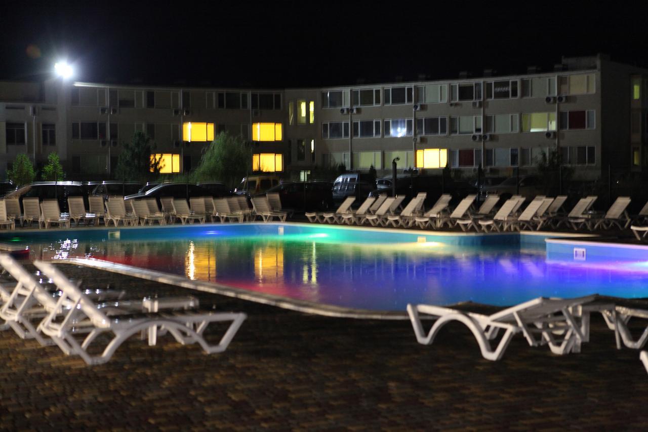Hotel Promenad Zatoka Exterior photo
